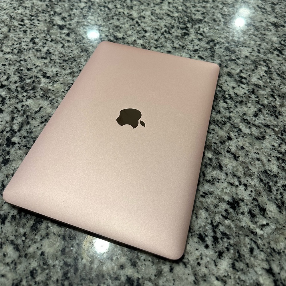 2017 Apple MacBook in Rose Gold, 12 inch 8GB